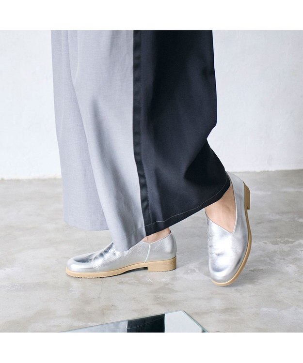 MODE ET JACOMO <D'ICI>カットラインミドルヒールシューズ シルバー