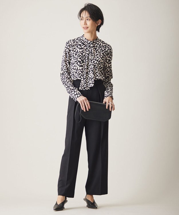 ICB 【WEB限定カラーあり・速乾・洗える】BackSatinAmunzen スカーフタイブラウス ブラック柄系