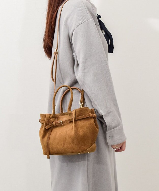 INTER-CHAUSSURES 【CHRISTIAN VILLA】レザーミディアムハンドバッグ ブラウンスウェード