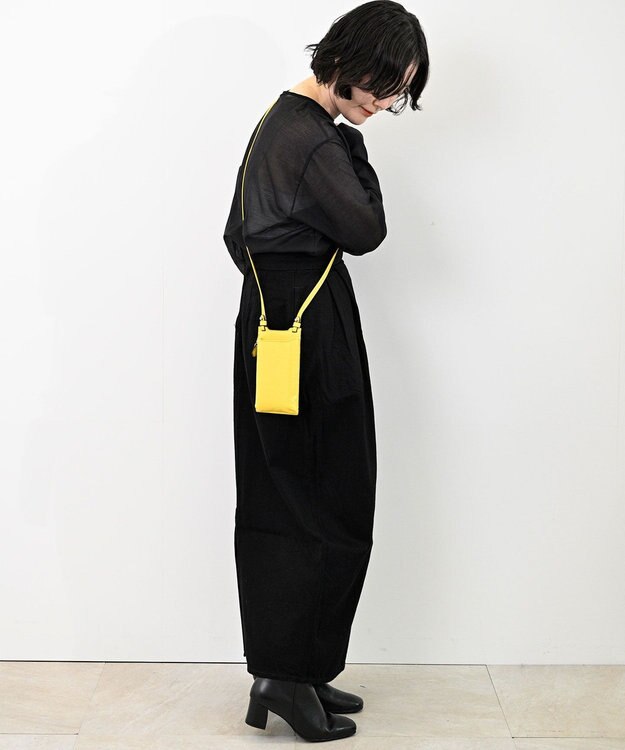 Atelier nuu 本革 スマホショルダー イエロー