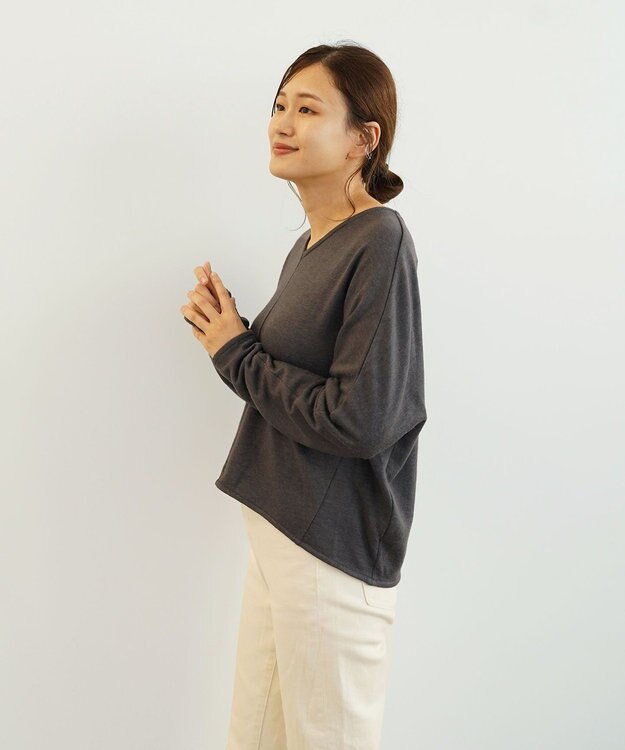 TOQUE 〈大草直子さんアドバイザー〉ロイヤルベビーアルパカ×タンギスコットン 裏毛 Vネックトップス チャコールグレー