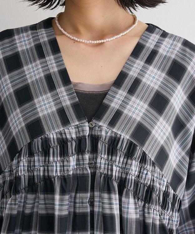 Green Parks 【しゃれシャツ】イージーケアＶネックチェックブラウス Black