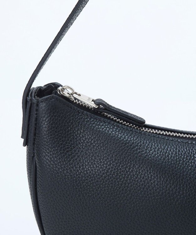 TOPKAPI 【Breath TOPKAPI】シュリンクレザー ハーフムーン ショルダーバッグ / チャーム付き ブラック