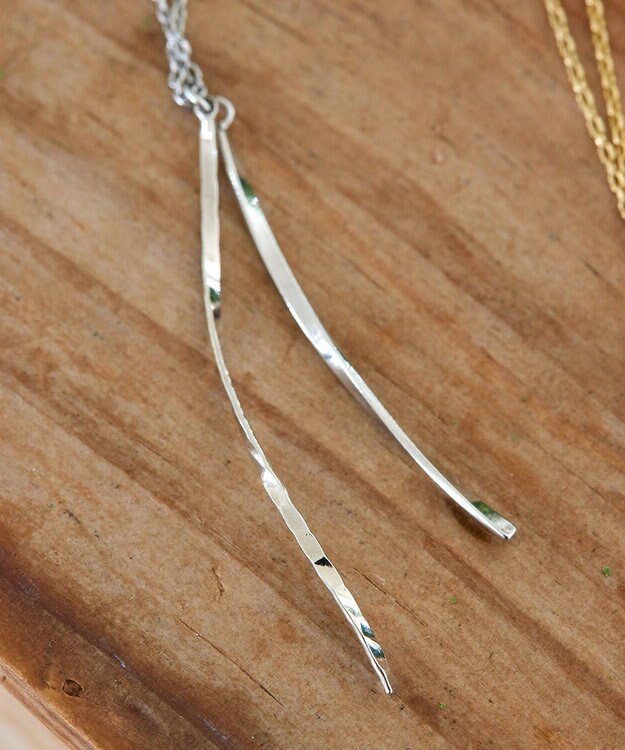 Tiaclasse 【日本製】大人上品なフラットカーブバーネックレス シルバー