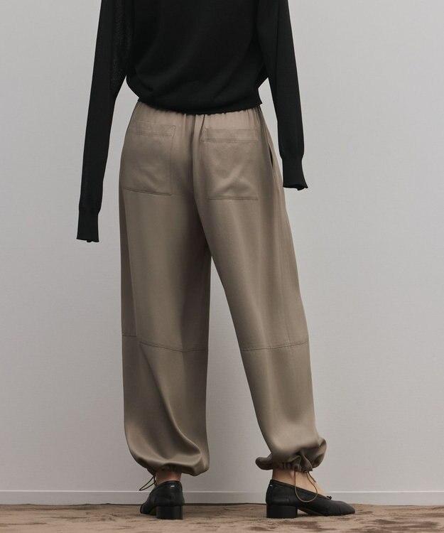 GRACE CONTINENTAL マットサテンバレルパンツ カーキ