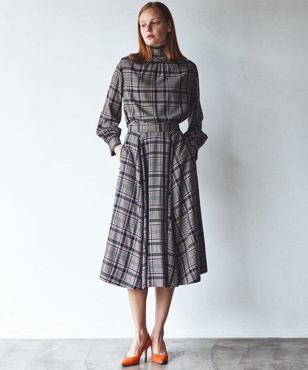 組曲 シアーツイルチェック ハイネックブラウス ベージュ系3