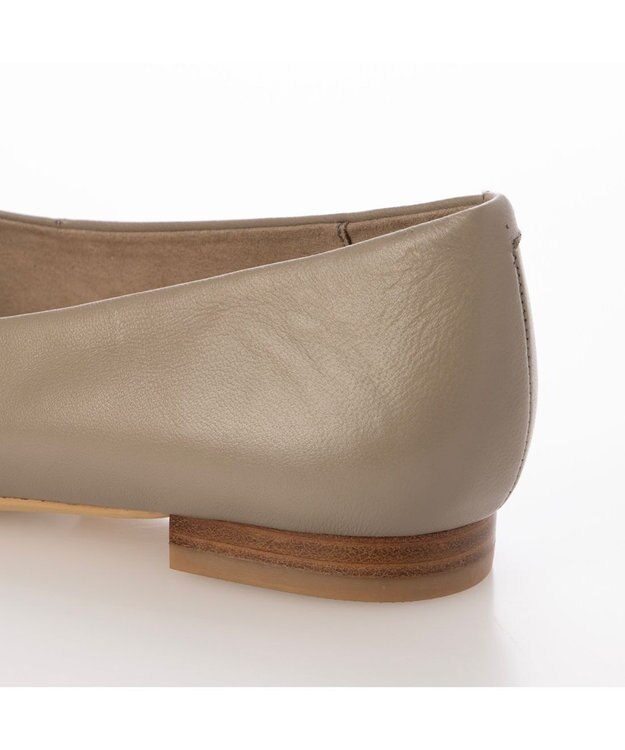 ing <ing>Vカットフラットパンプス オーク