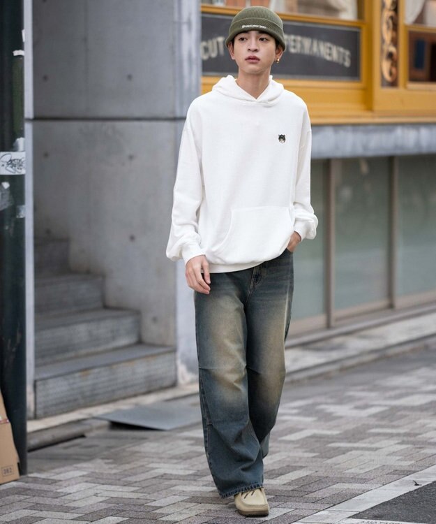 WEGO 【ユニセックス着用ITEM/SMLサイズ展開/裏起毛】ワンポイント刺繍プルパーカー ホワイト