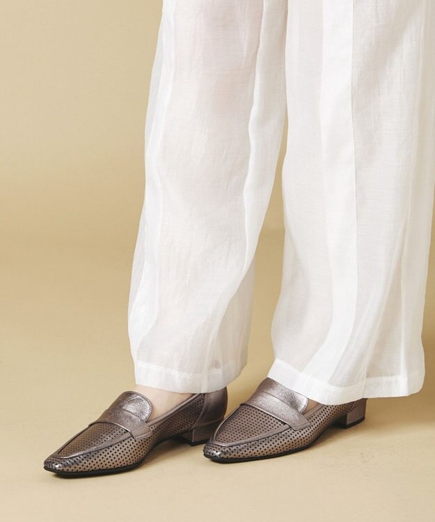 Dominic3 パンチング ソフトローファー ホワイト