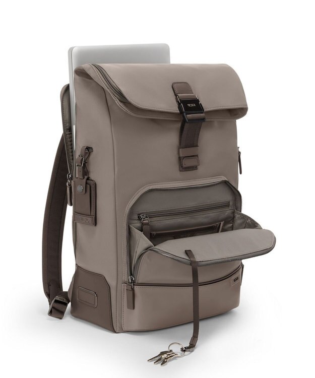 TUMI HARRISON 「オズボーン」ロール・トップ・バックパック トープ ドリフトウッド