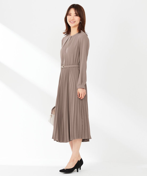 ANY SIS 【AIコラボ】スタンドカラープリーツ ワンピース モカ