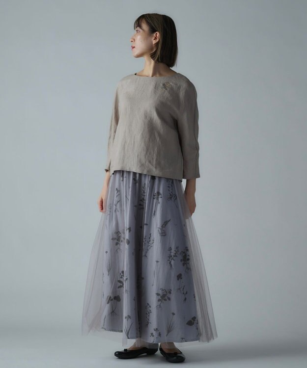 muuc 〈高品質ベルギーリネン〉〈オンオフ着られる〉花刺繍モチーフ付きリネンプルオーバー グレーベージュ