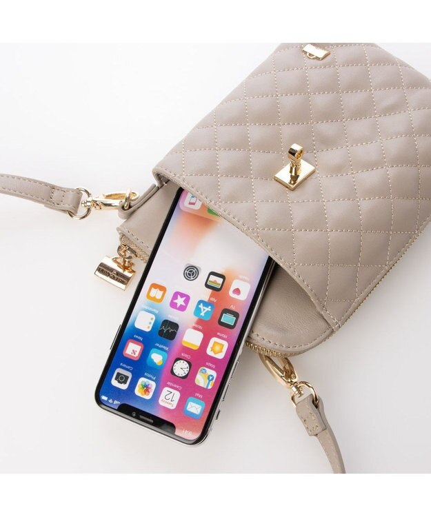 LA BAGAGERIE シープレザー　キルティングスマホショルダー グレージュ