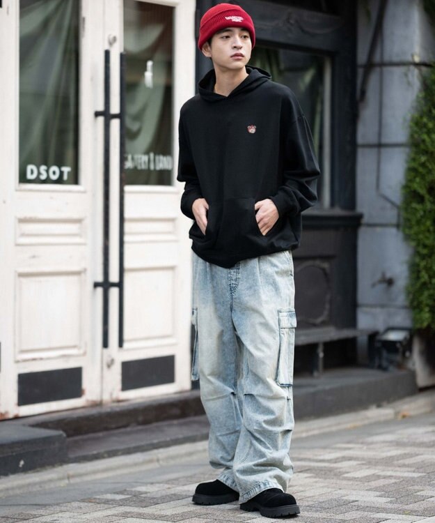 WEGO 【ユニセックス着用ITEM/SMLサイズ展開/裏起毛】ワンポイント刺繍プルパーカー ブラック