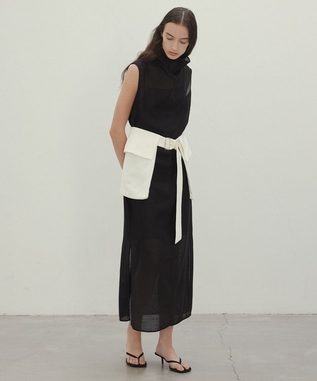 BEIGE， 【洗える・吸水速乾・防シワ・eclat 7・8月号掲載】LIATRIS / オフタートルノースリーブワンピース Black