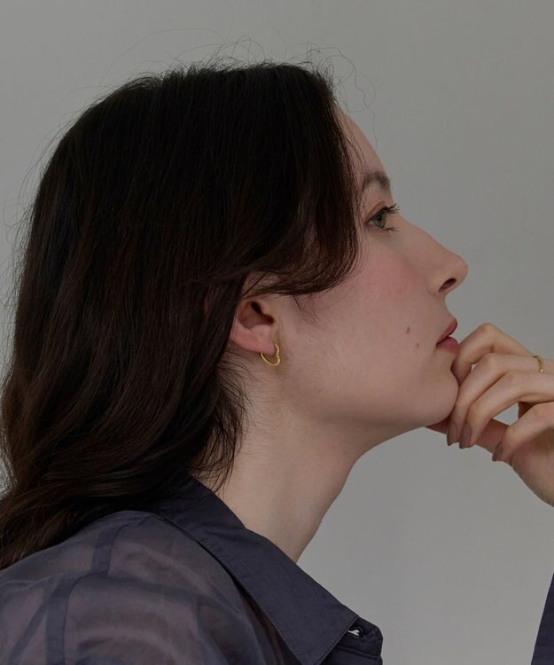 Phoebe 【金属アレルギー対応】ハートフープワンタッチピアス　ゴールド/サージカルステンレス ゴールド