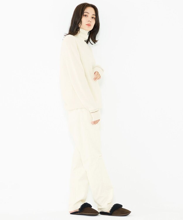 JOSEPH ABBOUD MOUNTAIN 【SPACE／UNISEX】ピュアカシミアアンダイド タートルネック ホワイト系