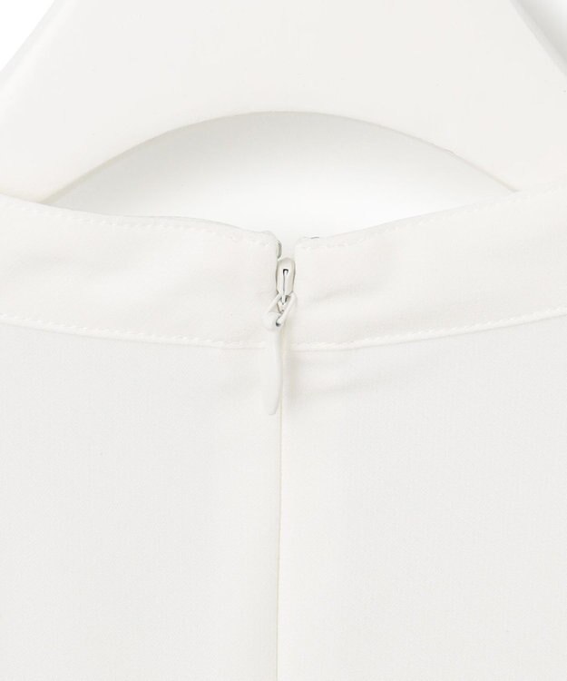 ICB 【洗える】BackSatinAmunzen 5分袖スカーフタイブラウス オフホワイト系