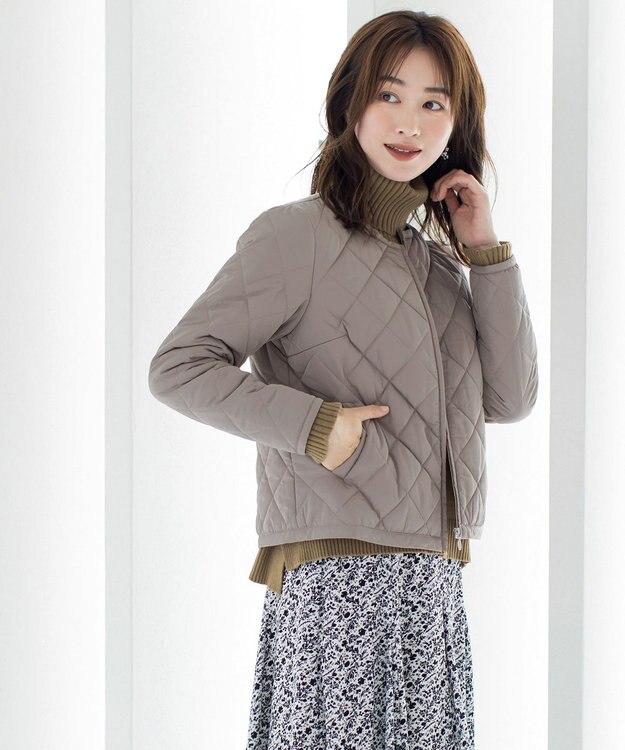 Tiaclasse L コンパクトなシルエットのキルティングショートコート グレージュ