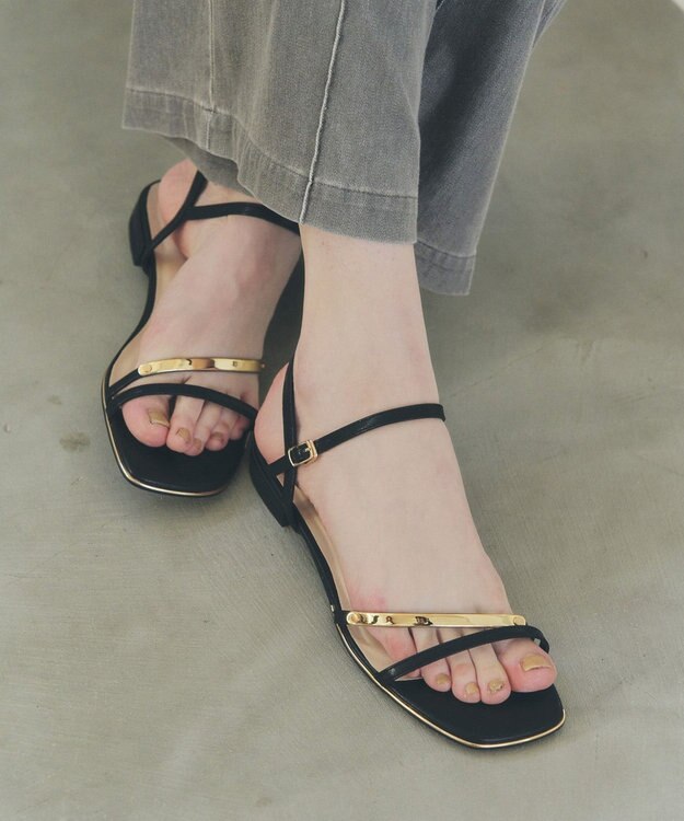 YECCA VECCA ゴールドバーサンダル Black
