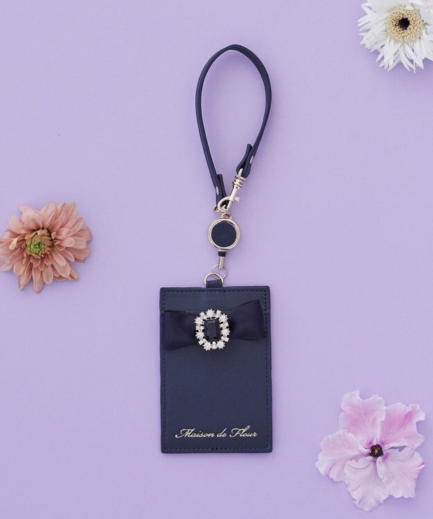 Maison de FLEUR リール付きビジューリボンパスケース Navy
