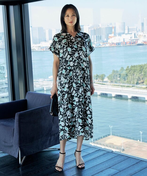 ICB 【洗える】 ウォーターフラワープリント ワンピース チャコール系柄