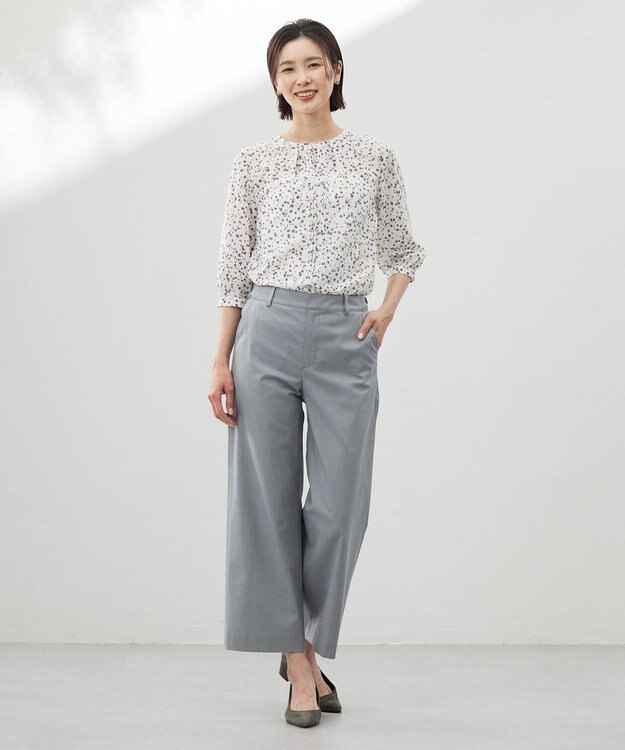 J.PRESS LADIES 【洗える】スパンローンフラワープリント クルーネック ブラウス オフベース系