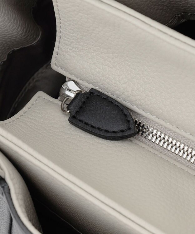 Y'SACCS シュリンクレザートート Mサイズ グレー