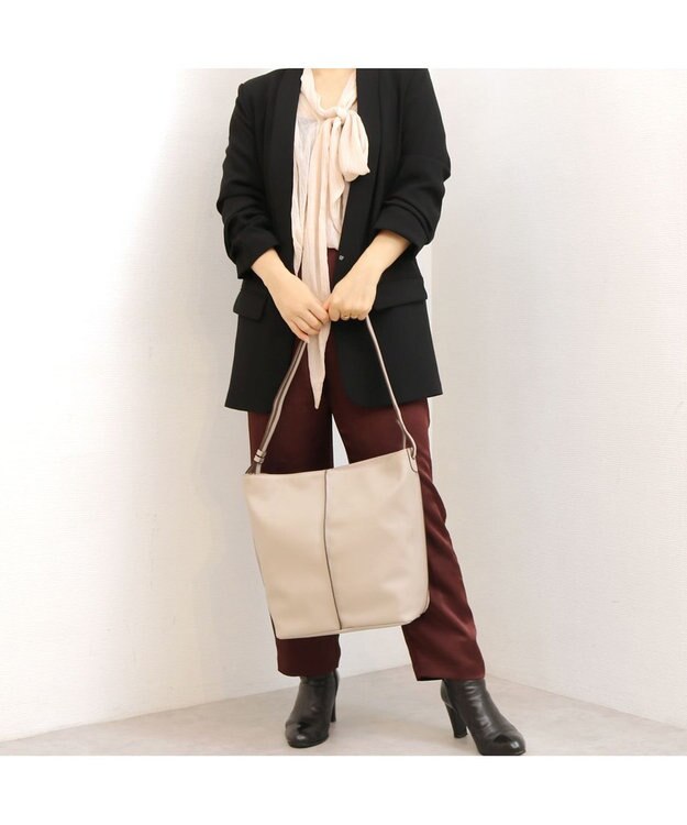 UNBILLION アトランタ ATLANTA / やぎ革軽量ショルダーL ベージュ