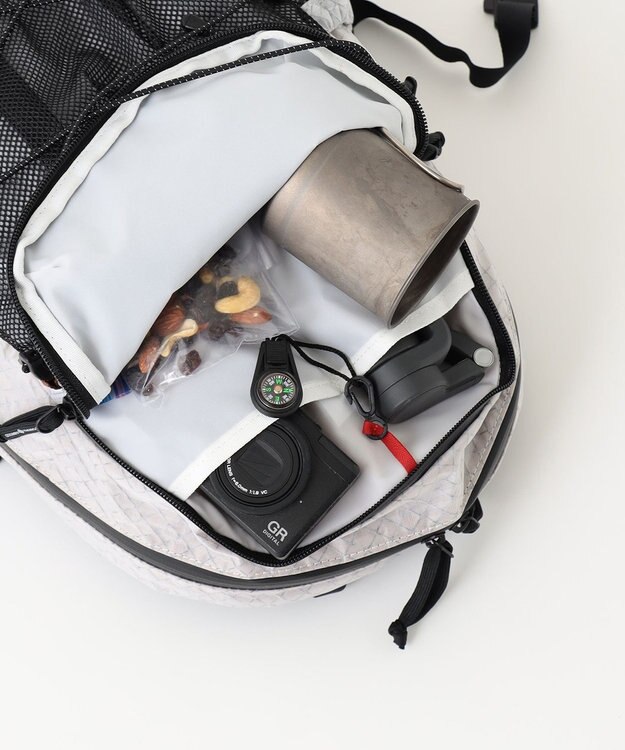 JOSEPH ABBOUD MOUNTAIN 【軽量/ECO撥水/サスティナブル素材/男女兼用】リサイクルリップストップ バックパック 21L ブラック系