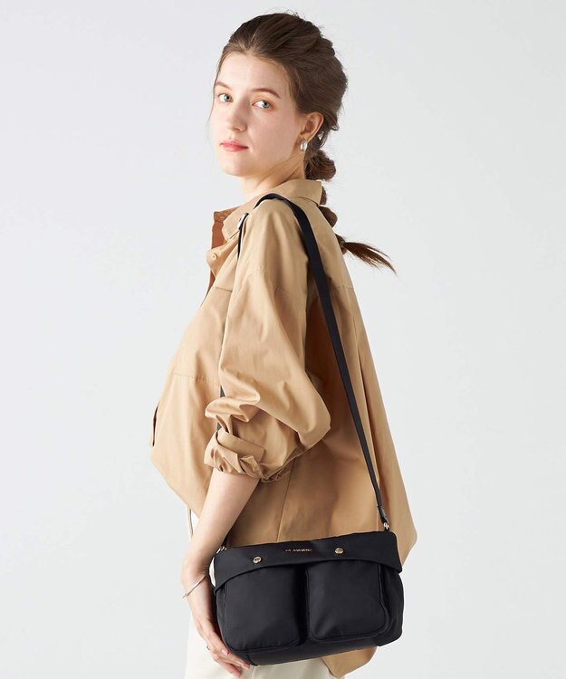LA BAGAGERIE ダブルフロントポケットショルダー ブラック