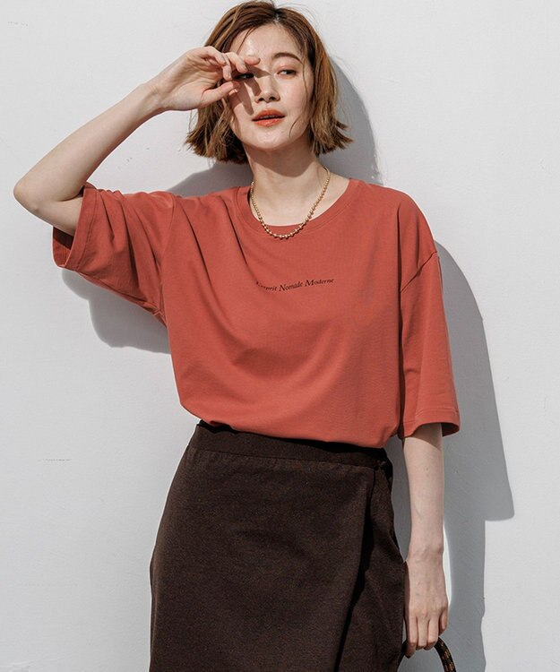 23区 【先行予約】ドロップショルダー メッセージ ロゴTシャツ オールドローズ系