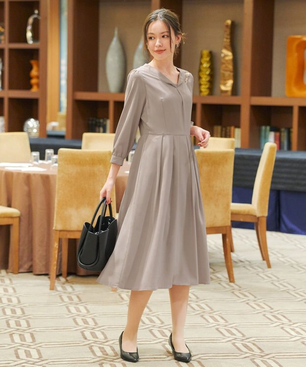 Tiaclasse 【洗える】ロールVネックワンピース ベージュ