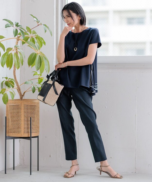 23区 L 【洗える】リネンレーヨンストレッチ テーパードパンツ ネイビー系