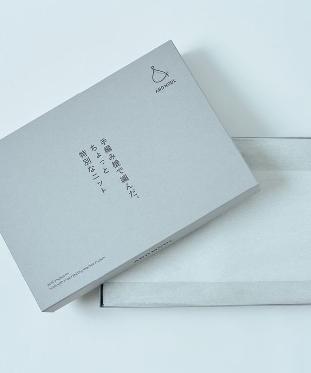 AND WOOL 〈上質な素材と手仕事から生まれた優しいニット〉カシミヤ100%の大判ストール（ツートンカラー） ネイビー×ライトグレー