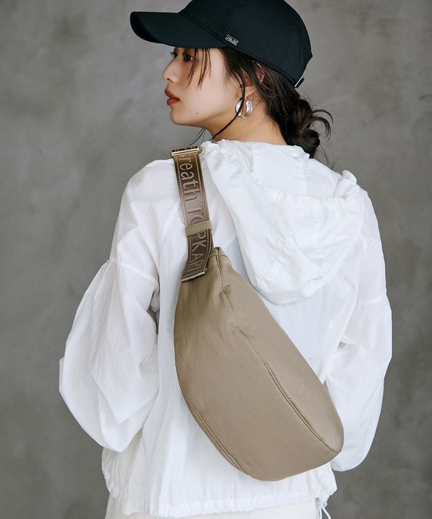 TOPKAPI 【Breath TOPKAPI】Freely フリーリー ナイロン ロゴテープ  ラウンド ショルダーバッグ ベージュ