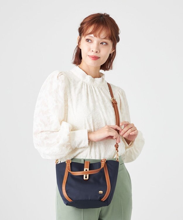 LA BAGAGERIE ひねり金具付きエレガンストート　SSサイズ ネイビー