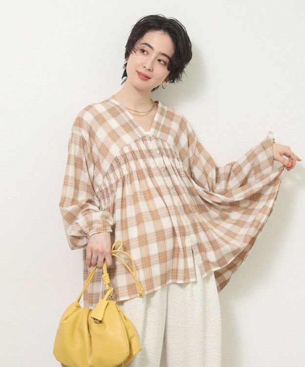 Green Parks 【しゃれシャツ】イージーケアＶネックチェックブラウス Beige