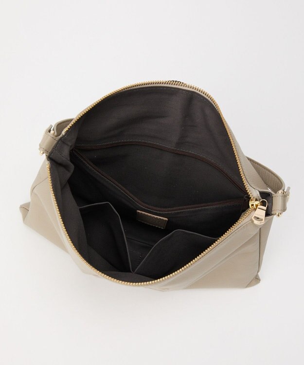 russet エンボスモノグラム ソフトレザーショルダーバッグ(CE-1547) GrayBeige