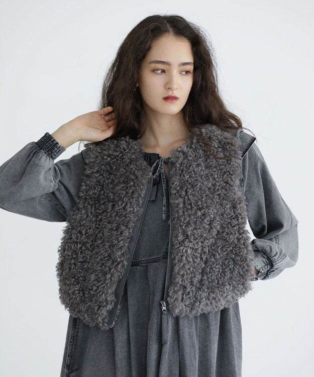 Green Parks ■ESCAR フラッフィーベスト Charcoal Gray