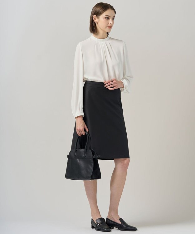 ICB L 【接触冷感・UVケア・速乾・洗える】BackSatinAmunzen ハイネックブラウス オフホワイト系