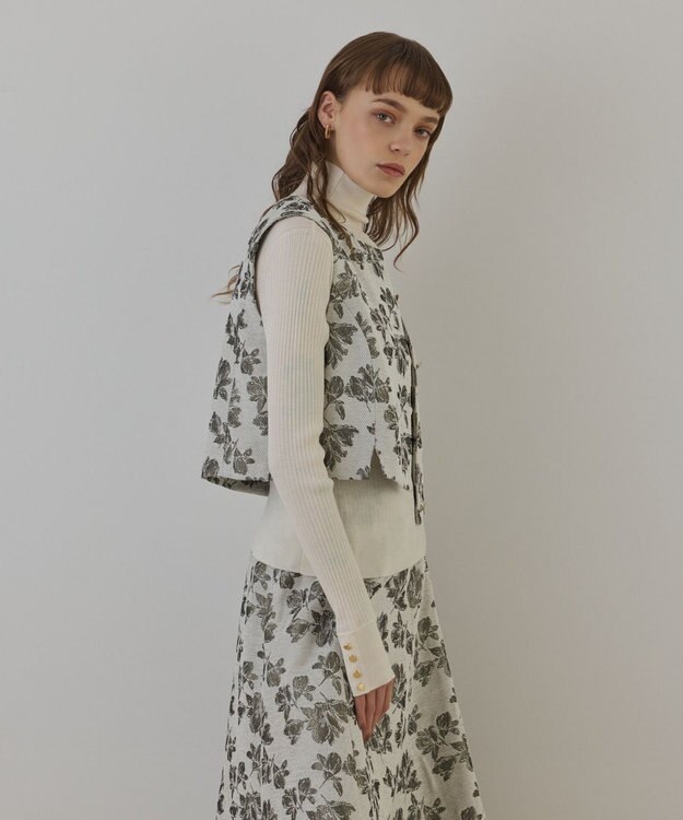 GRACE CONTINENTAL ラメフラワージャガードベスト キナリ