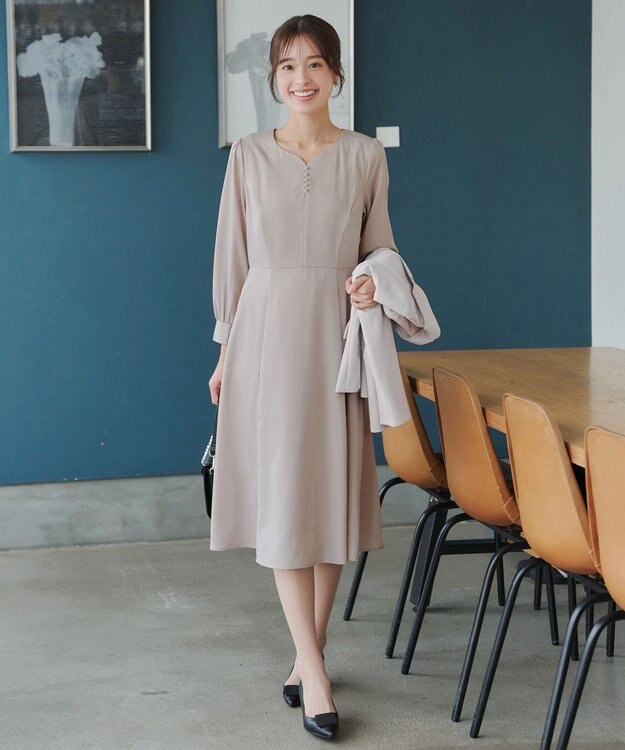 Tiaclasse 【セレモニー・洗える】ハートネックくるみ釦ワンピース グレージュ