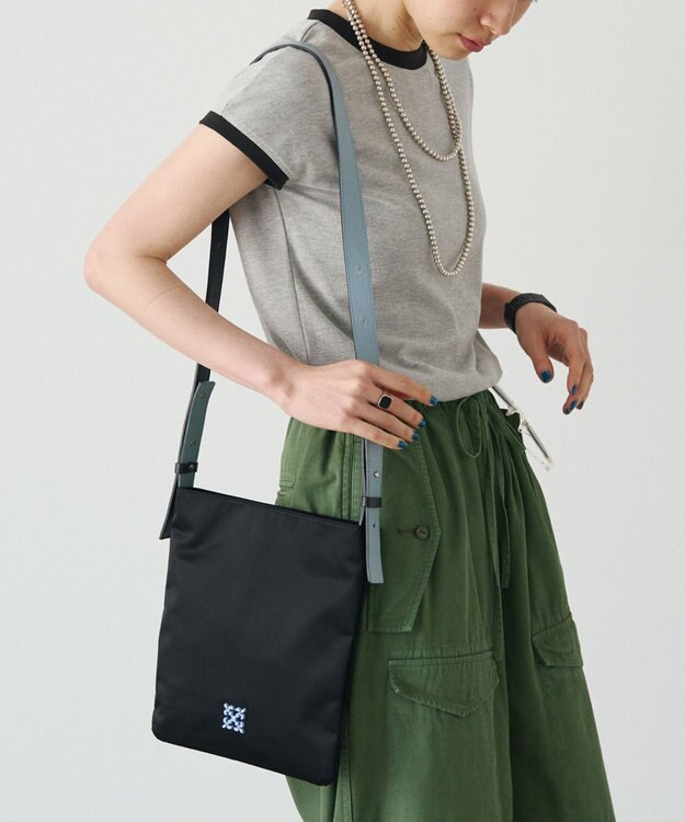 russet バイカラーレザーベルトフラットショルダーバッグ(SF-278) Black