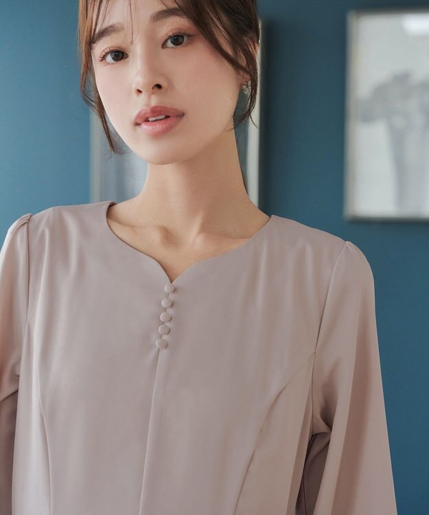 Tiaclasse 【セレモニー・XSサイズ追加・新色追加】ハートネックくるみ釦ワンピース グレージュ