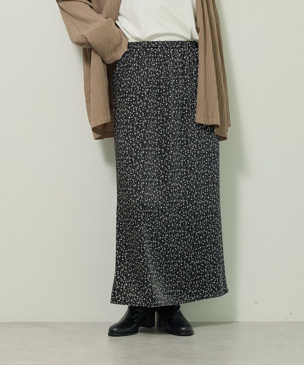 Green Parks すっきり見えシルエットサテンナロースカート Flower Black