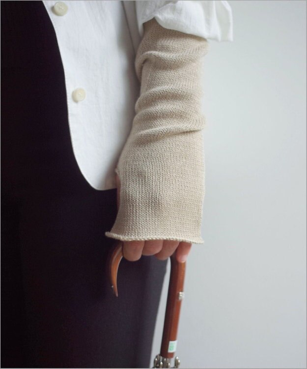 AND WOOL 〈上質な素材と手仕事から生まれた優しいニット〉コットンシルクカシミヤのアームカバー ベージュ