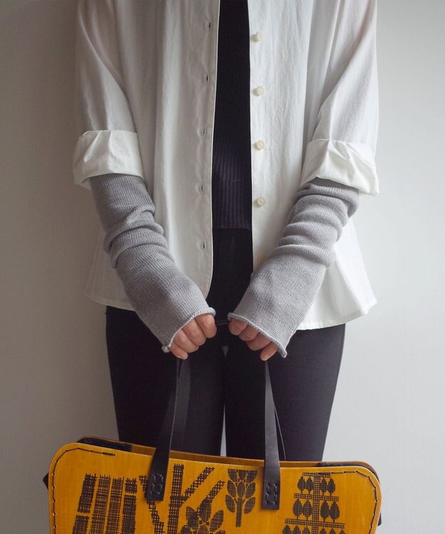 AND WOOL 〈上質な素材と手仕事から生まれた優しいニット〉コットンシルクカシミヤのアームカバー グレー