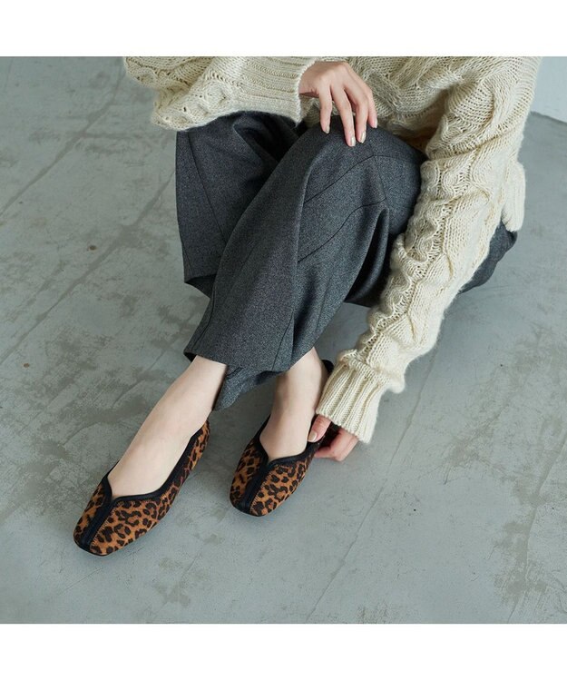 MODE ET JACOMO <carino>スクエアトゥ切り替えデザインフラットパンプス ベージュビー