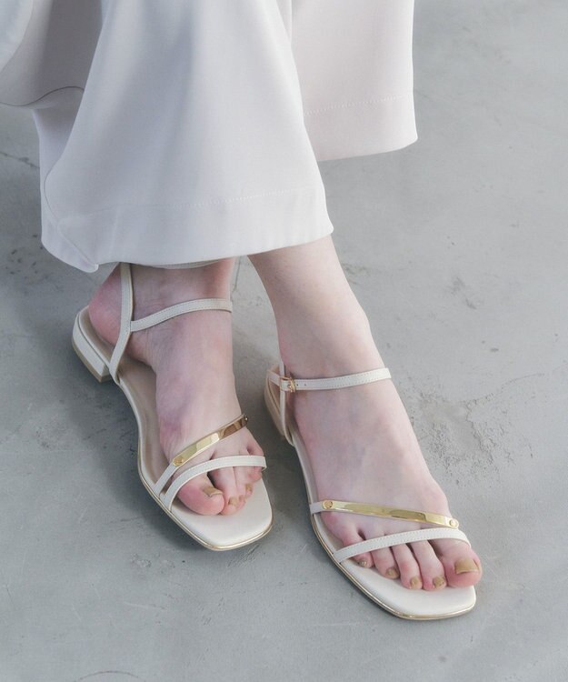 YECCA VECCA ゴールドバーサンダル Ivory